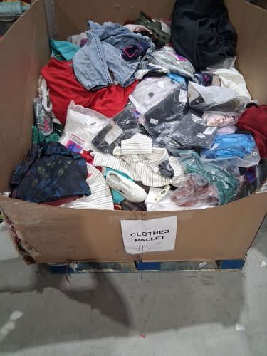 assorted MIXED Clothes MYSTERY PALLET - VARIOUS clothes and sizes - aprox 300+ (PALLET #2) image 2