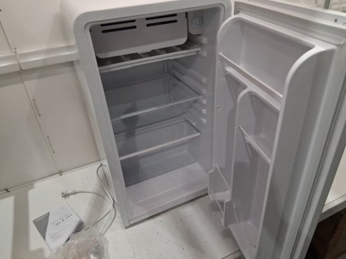 frigidaire retro compact rounded corner premium mini fridge - 3.2 cubic feet - white (model: efr372-white-6com) image 5