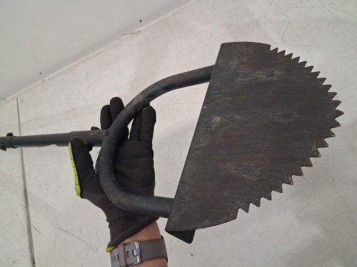 wide pedal saw-tooth blade garden and lawn edger - 8.7" x 38" - black / yellow image 5