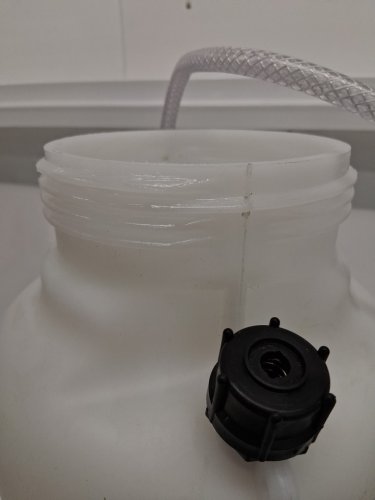 SOLO 3-Gallon Heavy-Duty Tank Sprayer W/Viton Seals and O-Rings - WHITE/BLACK (MODEL: 458-HD) image 3