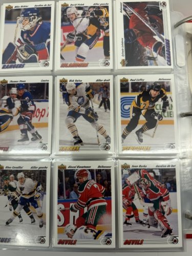 1300+ APPROX ASSSTD 1991/92/93 NHL UPPER DECK HOCKEY CARDS IN ENGLISH AND FRENCH VERSIONS image 9