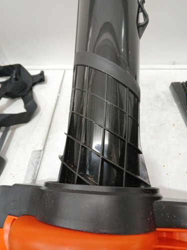 BLACK AND DECKER CORDED ELECTRIC LEAF BLOWER/VACUUM/MULCHER - 250MPH/12AMP - BLACK/ORANGE (MODEL: BV6600) image 5