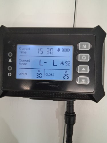 SOLAR POWERED AUTOMATIC CHICKEN COOP DOOR WITH TIMER, LIGHT SENSOR AND LCD DISPLAY - 2000MAH - BLACK (MODEL: G-858) image 3