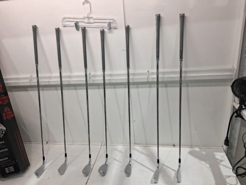 7PC Kirkland Signature Elevate 115 R Flex Right Handed Golf Clubs - 38" - Grey Handle (MODEL: 1740668) image 3