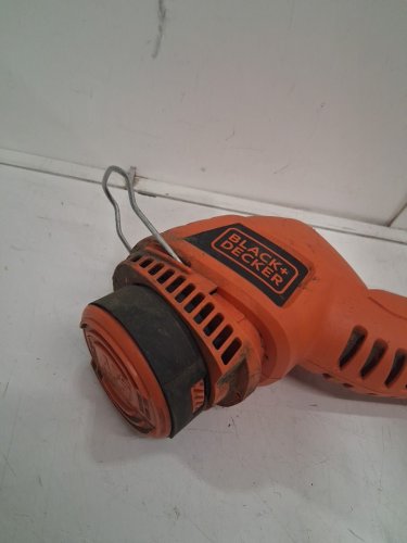 BLACK + DECKER 2-IN-1 CORDed STRING TRIMMER AND EDGER KIT- 13" CUT SWATH - orange/black (MODEL: st7700) image 6