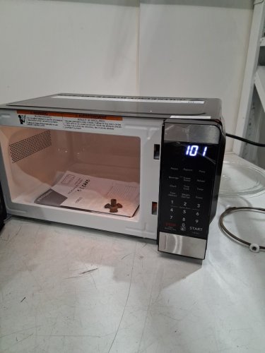 FRIGIDAIRE STAINLESS STEEL MICROWAVE OVEN- 0.7CU.FT - BLACK/SILVER (MODEL:EMW729 -B) image 4