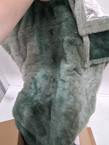 Berkshire Brewing Company Heated Faux Fur Throw - 50" x 60" - GREEN OMBRE (model:1796167) image 2
