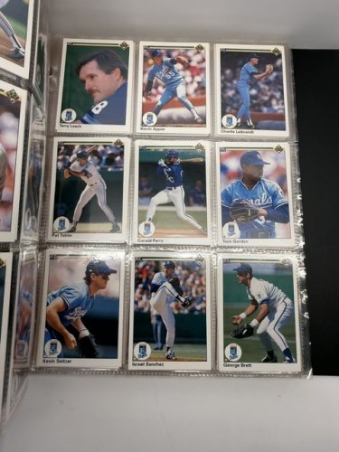 800 APPROX ASSSTD UPPER DECK 1990 MLB BASEBALL CARDS image 15
