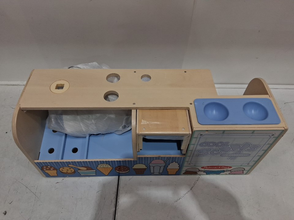 42PC Melissa & Doug Wooden Cool Scoops Ice Creamery with counter and accessory set (Model: 1934862) image 9