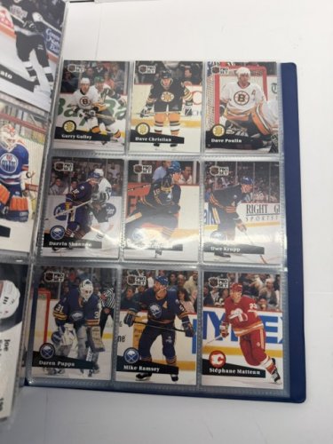 550 APPROX ASSSTD NHL PRO SET 1990 HOCKEY CARDS image 14