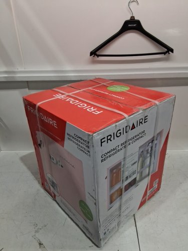Frigidaire Retro Compact Fridge with Chiller Mini Refrigerator with Built-in Bottle Opener - 46l capacity - pink (model: efr176-pink-6com) image 3