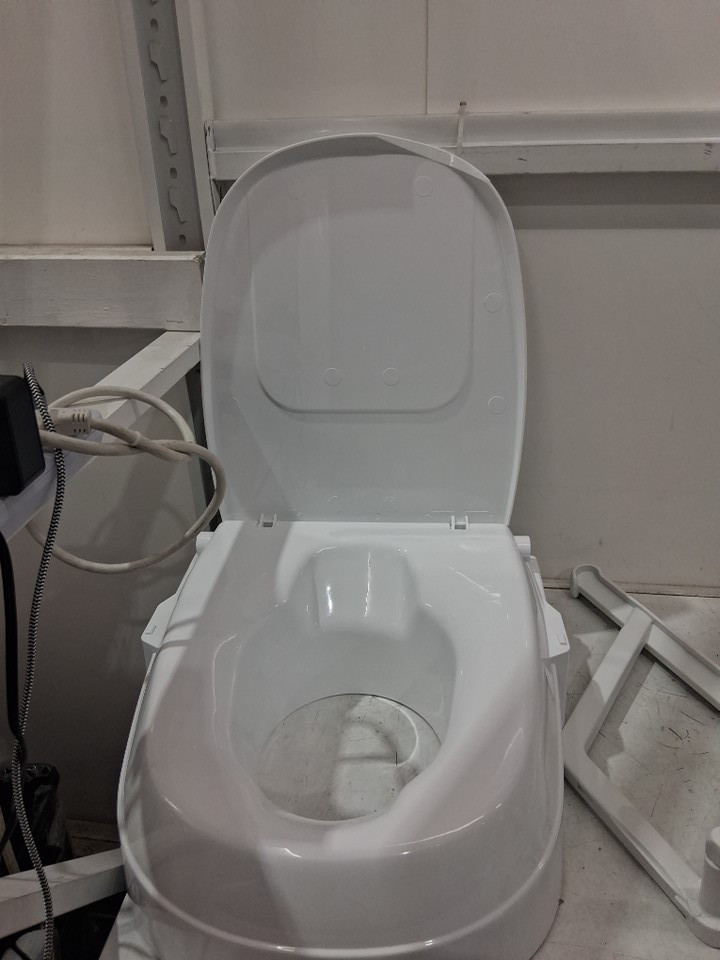 Drive Medical PreserveTech Universal Raised Toilet Seat - 2", 4" and 6" - white (MODEL: rtl12c002) image 3