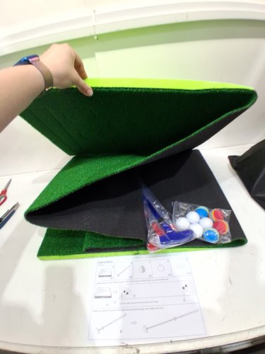 26PC Indoor Golf 2-Player PONG Putting Green Mat With Putters, CARRY BAG, clubs AND Balls - 10FT - Green (MODEL: XG 2005-G1) image 5