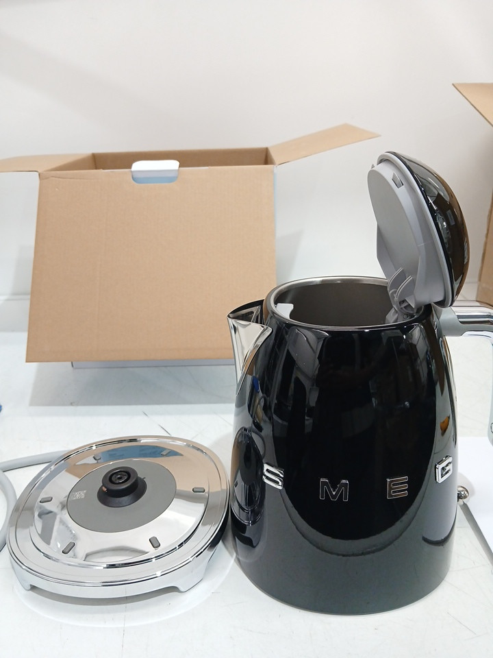 SMEG retro style cordless electric kettle with automatic shut off & built in filter - 1.7L - BLACK (model: klf03blus) image 6