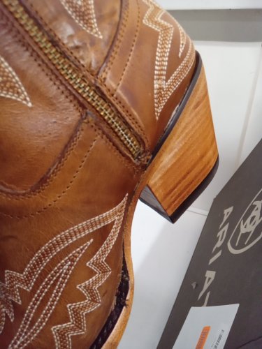 women's Ariat Casanova Western Boots - 8.5 - Naturally Distressed Brown (style: 10034002) image 6