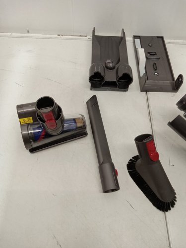 dyson v11 cordless 2-in-1 stick/hand vacuum cleaner with multi-purpose attachments (model: v11 sv28) image 5