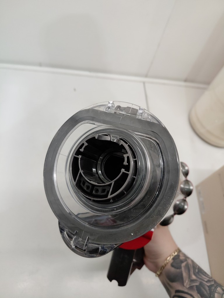 dyson v11 cordless 2-in-1 stick/hand vacuum cleaner with multi-purpose attachments (model: v11 sv28) image 4