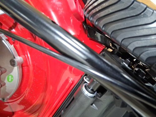 troy-bilt Self-Propelled walk behind Lawn Mower - 20OZ engine oil capacity - 159cc - 21" deck cutting width - black/red (model:12A-B2MR563) image 11