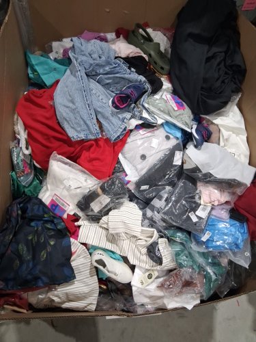 assorted MIXED Clothes MYSTERY PALLET - VARIOUS clothes and sizes - aprox 300+ (PALLET #2) image 3