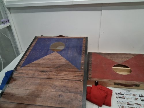 portable cornhole board set with 8 beanbags - 4ftx2ft image 2