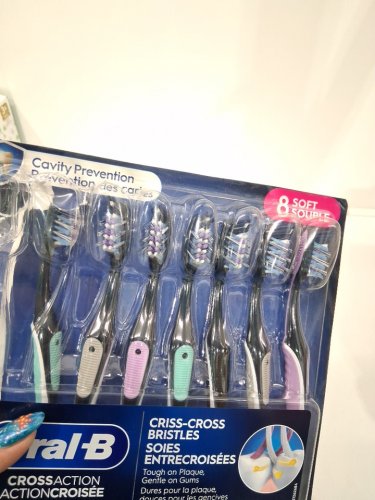 7pk oral b cavity prevention cross action criss-cross bristle - soft toothbrushes - Assorted colors image 3