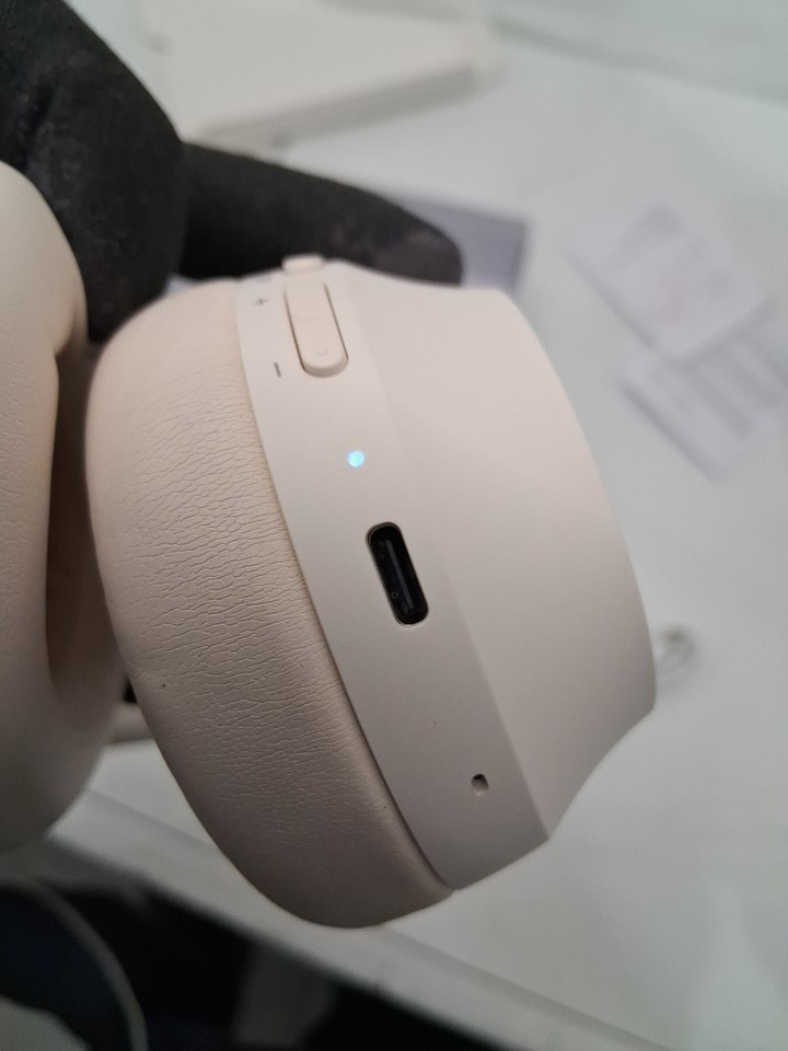 Monster Persona 3rd ANC Wireless bluetooth Headphones - Noise Cancelling, 70 hour battery - white (model: mh22231) image 4
