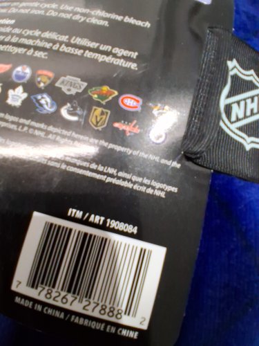 NHL TORONTO MAPLE LEAFS REVERSIBLE THROW BLANKET - 50" X 60" - BLUE/WHITE (MODEL: 1908084) image 3