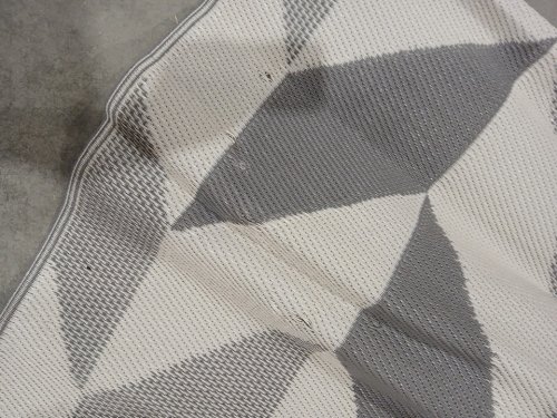 LARGE OUTDOOR GEOMETRIC AREA RUG - 7.6FT X 5FT - GREY/WHITE image 3