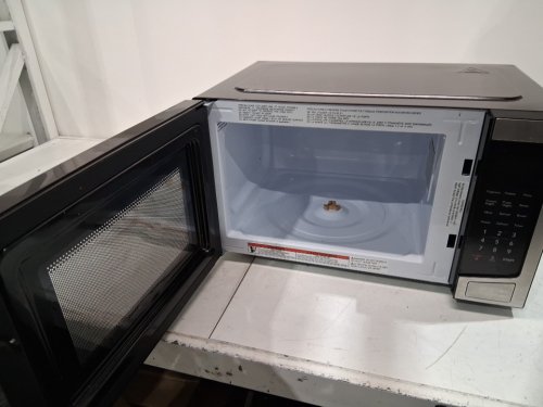 Frigidaire Countertop Microwave oven - 1.1 cu.ft. -  Stainless Steel/BLACK (MODEL:EMW1120-B-3ACOM) image 5