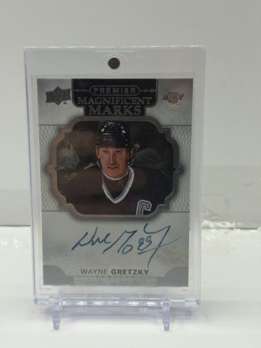 Signed Wayne Gretzky on card auto - 2017-18 UPPER DECK PREMIER MAGNIFICENT MARKS  MM-WG image 3