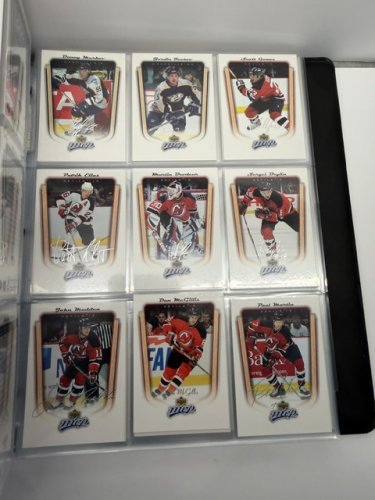 370 APPROX ASSSTD 2005 UPPER DECK MVP HOCKEY NHL CARDS image 9