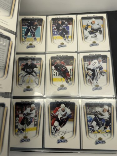 370 APPROX ASSSTD 2005 UPPER DECK MVP HOCKEY NHL CARDS image 4