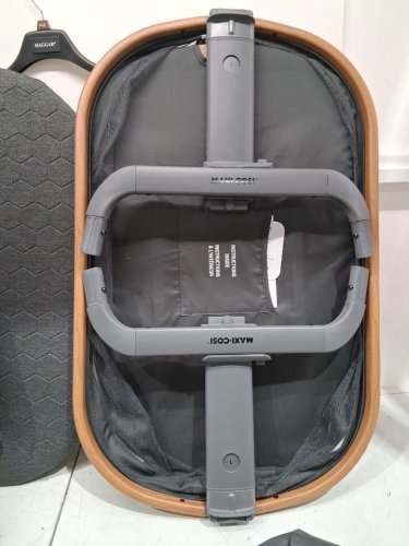 Maxi-Cosi lora adjustable Bedside Bassinet - 20lb max - grey/brown (MODEL: 10179chcra) image 7