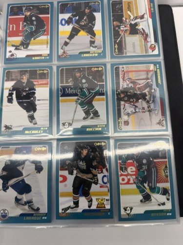 300 APPROX ASSSTD 2003 O-PEE-CHE NHL HOCKEY CARDS image 19