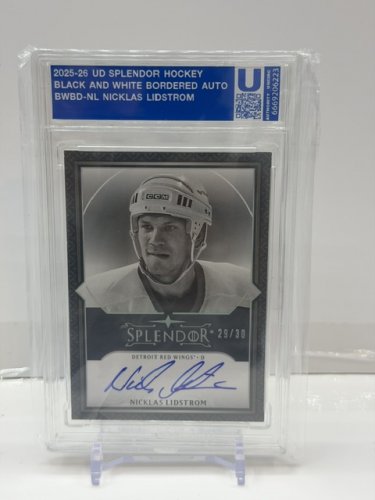 SIGNED NICKLAS LIDSTROM LTD ED #29/30 - 2025-26 UPPER DECK SPLENDOR BLACK AND WHITE BORDERED HOCKEY CARD (#BWBD-NL) image 2