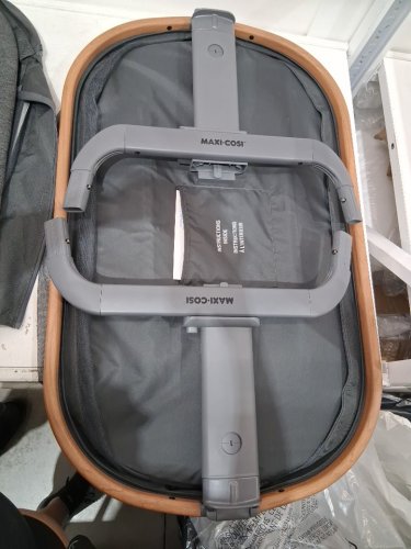 Maxi-Cosi lora adjustable Bedside Bassinet - 20lb max - grey/brown (MODEL: 10179chcra) image 7