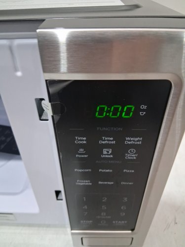 BLACK + DECKER DIGITAL MICROWAVE OVEN - 1.1 CUFT - 1500W - BLACK/SILVER (MODEL: EM031MB11-P) image 4