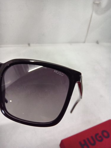 unisex hugo eyewear polarized sunglasses  - black frame/ grey lense (model:  hg 1327) image 5