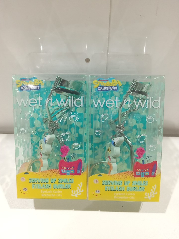 2 Wet n Wild Spongebob Serving up smiles Eyelash Curler - metallic green - Squidward image 2
