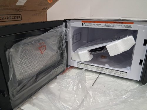 Black + Decker 10 Power Level Compact Countertop Microwave - 0.7 CU.FT / 700W - Black (Model: EM720CP7/CA) image 6