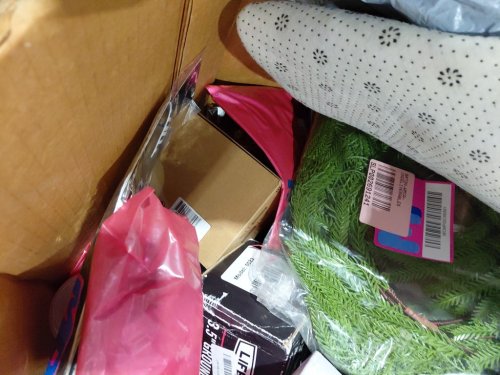 assorted MIXED item MYSTERY PALLET - VARIOUS PRODUCTS - aprox 300+ - (pallet #32) image 9