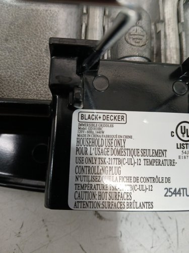 BLACK + DECKER FAMILY SIZE ELECTRIC GRIDDLE WITH REMOVABLE TRAY - 10'' x 18"  - BLACK (MODEL: GD1810BC) image 4