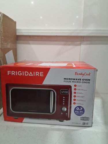 Frigidaire Retro Microwave Oven - 0.7CU.FT - 700W - RED/SILVER (Model: EMW788-merlotslv) image 2