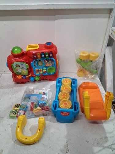 kids VTech Sit-to-Stand Ultimate Alphabet Train toy - Red/green/blue (model: ‎80-181901) image 3