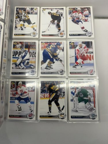 1300+ APPROX ASSSTD 1991/92/93 NHL UPPER DECK HOCKEY CARDS IN ENGLISH AND FRENCH VERSIONS image 40