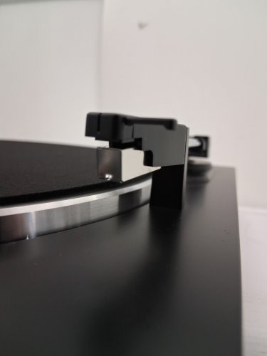 AUDIO-TECHNICA FULLY AUTOMATIC BELT-DRIVE STEREO TURNTABLE with bluetooth connection and usb - Black (model: at-lp60xbt-usb) image 6