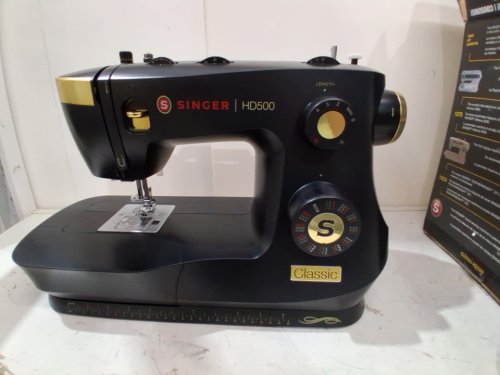 SINGER Heavy Duty 500 Classic Sewing Machine with 23 Built-In Stitches - Black/Gold (model: HD500) image 4