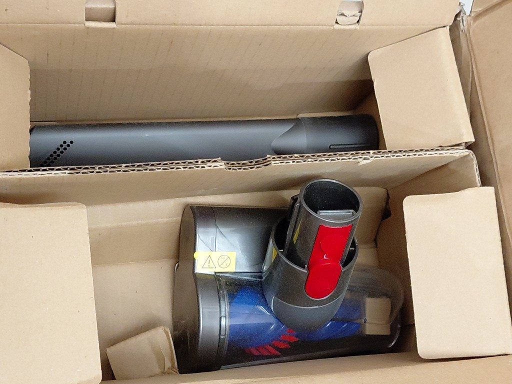 dyson v11 cordless 2-in-1 stick/hand vacuum cleaner with multi-purpose attachments (model: v11 sv28) image 6