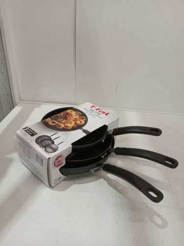 3pc T-fal Elite ceramic non-stick skillet set - 8"/9.75"/11.25" - Black/red (model: 8899888) image 2