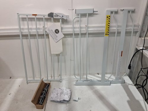 REGALO EASY-STEP METAL WALK-THROUGH SAFETY GATE, 30" X 29'' - 38.5'' - WHITE (MODEL: 1160DS) image 3